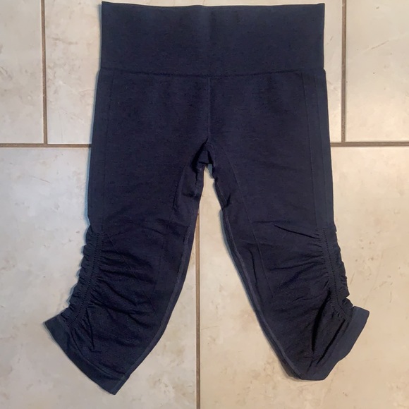 Lululemon In The Flow Crop Size 6 - Picture 3 of 4